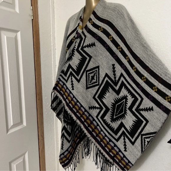 Woven Heart Kimono Gray  with Aztec Print  Size M/L - Picture 2 of 4